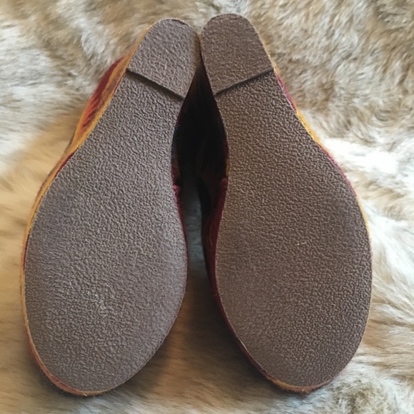 Steve Madden-Tribal Print Wedges - Picture 3 of 6